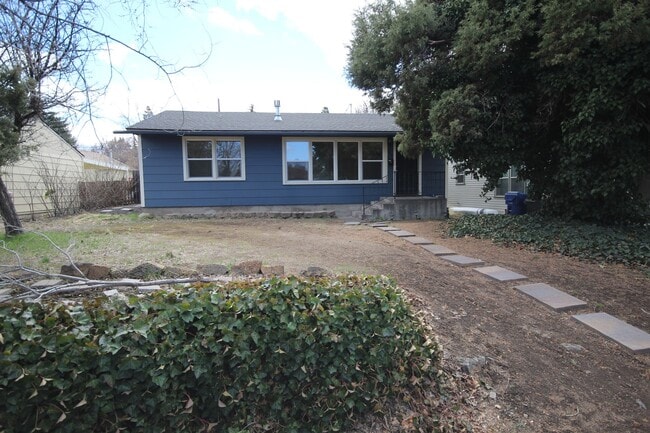 Building Photo - Midtown House Close to Everything, A/C, Ha...