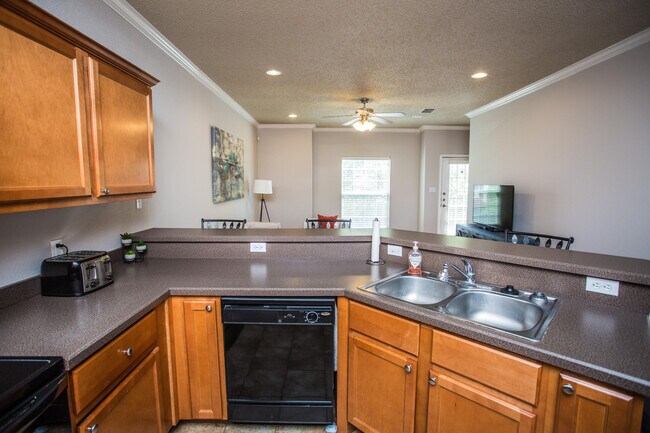 Photo - 2108 Main St Unidad #4