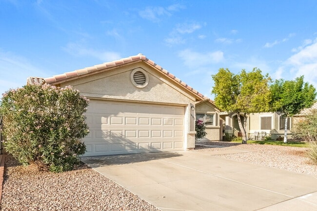 Photo - 16183 W Buchanan St