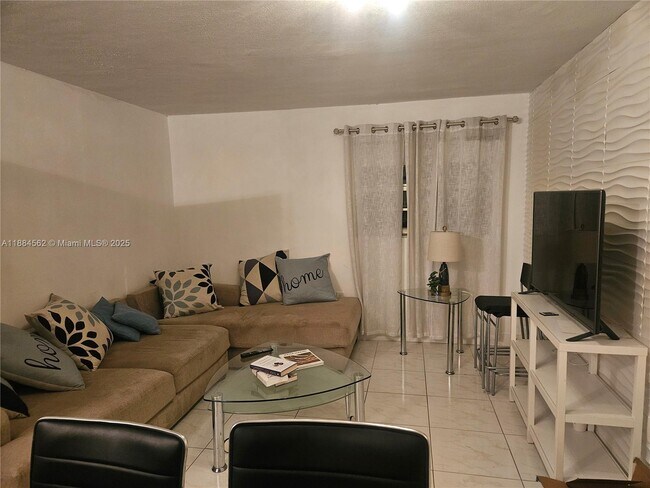 Building Photo - 8425 Harding Ave Unit 1 Rental