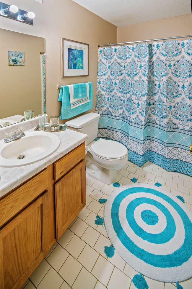 Southcrest Lake Apartments Southaven, MS