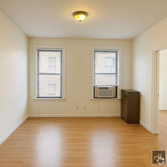 Building Photo - CRESCENT STREET Unit 2R Rental