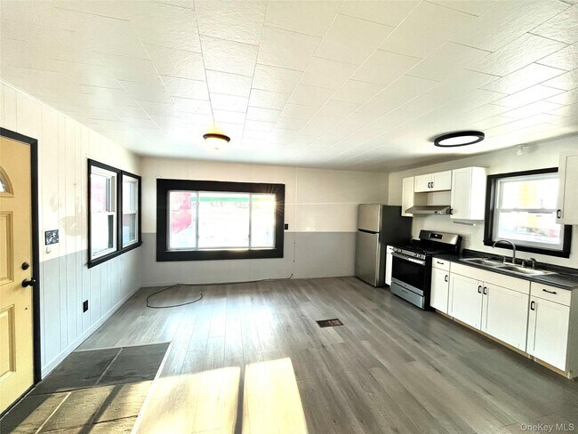 Building Photo - 12 Church St Unit 3