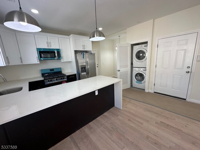 Photo - 1094 Grove St Apartment Unit 4