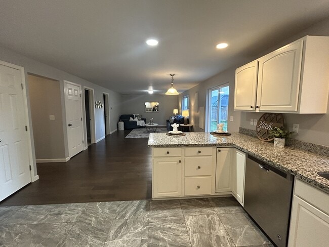 Photo - 120 E Mountain View Dr