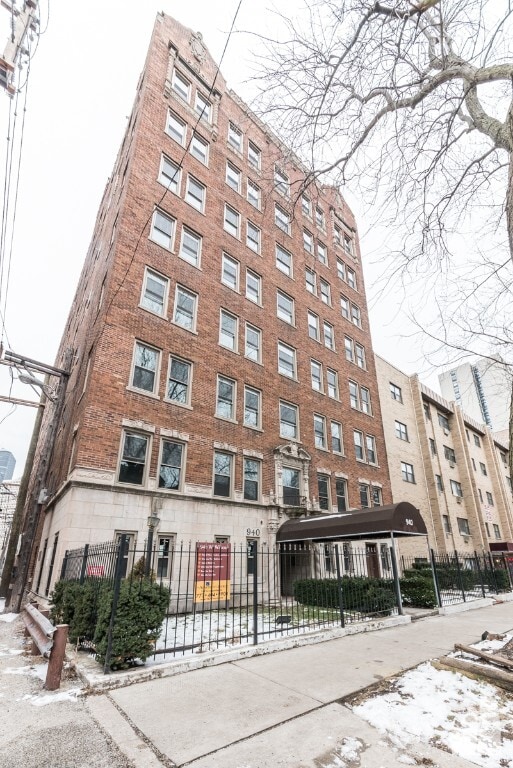 Building Photo - 941 W Winona St Unit 202 Rental