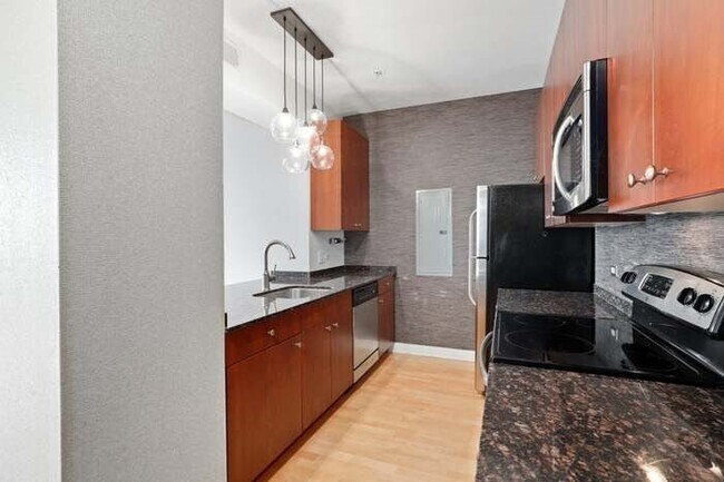 Photo - 565 W Quincy St Unit 1208