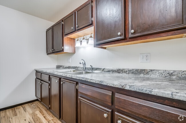 2BR, 1BA - 900SF - Kitchen