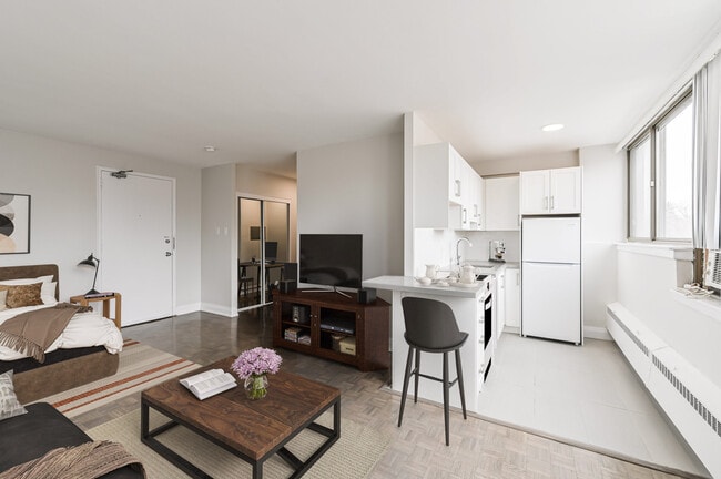 Building Photo - Skyliner Unit 00412