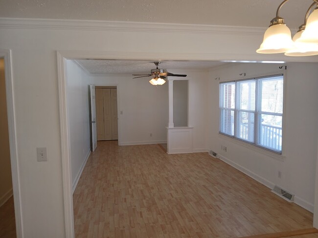 Living Rm - 844 Barnette Tingen Rd