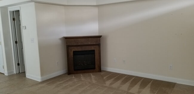 300 Sea Knight Ln