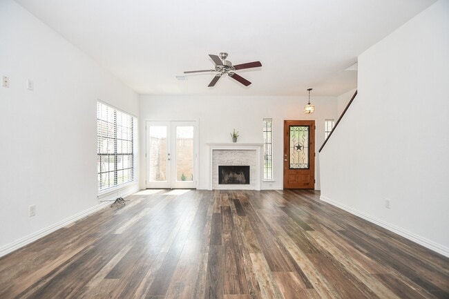 Photo - 718 Country Pl Dr