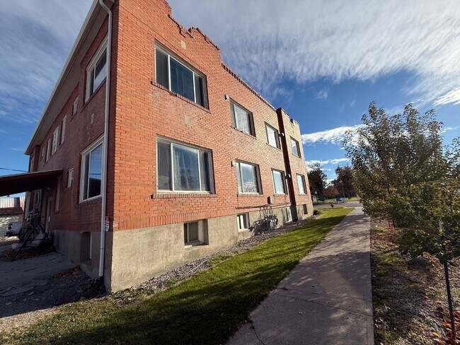 Photo - 305 Harrison St