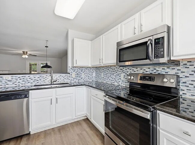 2121 Ventana Ln