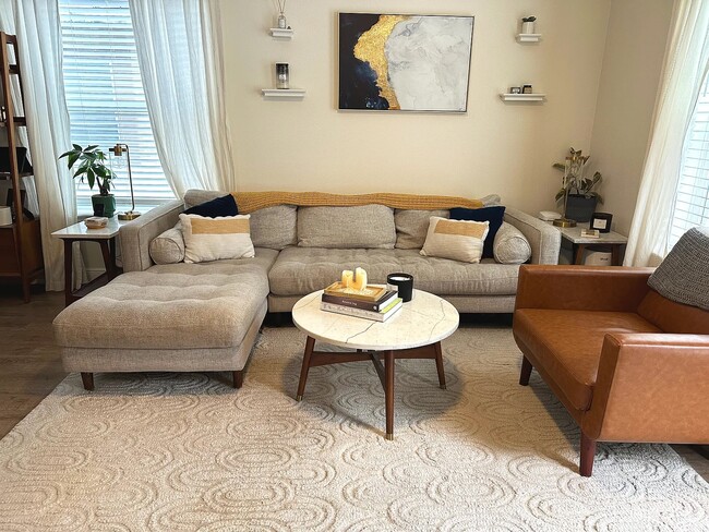 Sala de estar - 1736 W Walnut St