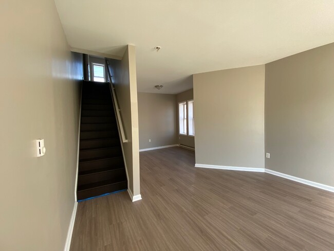 Photo - 242 N Raleigh St Townhome