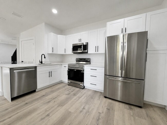 Photo - 2050 Madeira Dr