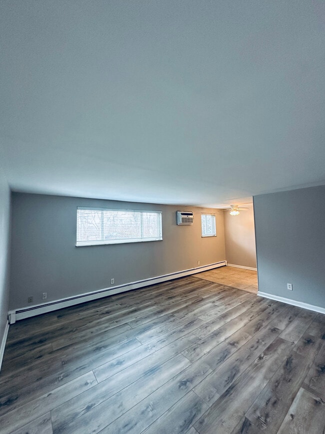 Building Photo - 320 Hanna Ave Unit B7 Rental