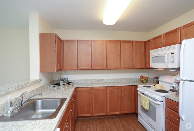 2HAB, 2BA - 1,013 ft² - Victory Court Senior Apartments