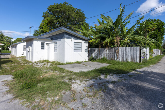 Building Photo - 128 C St Rental