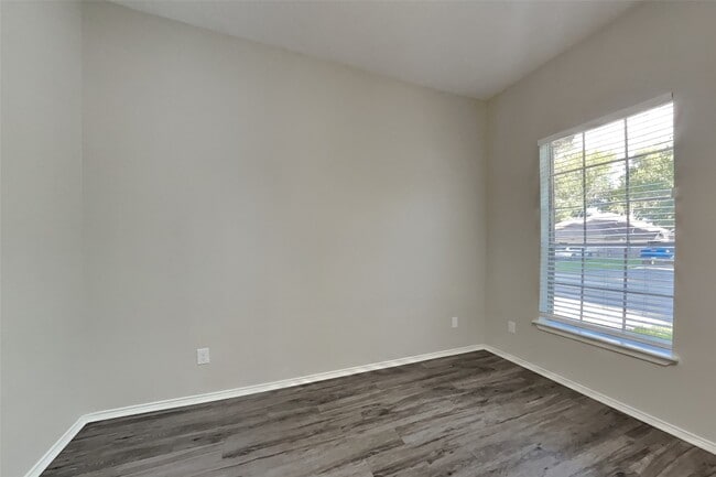 Photo - 1314 Buchans Dr