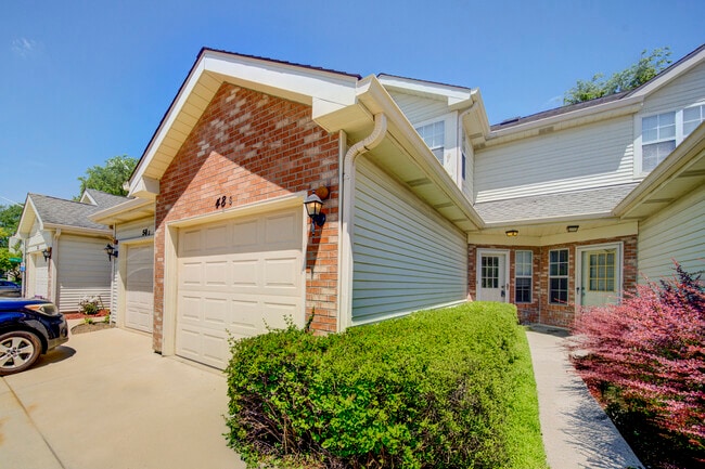 Photo - 48 S Golfview Ct Townhome