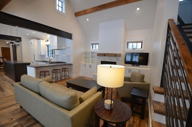 Photo - 300 Washington Rd Unit Main House