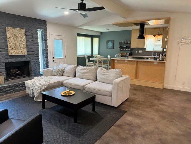 Photo - 1900 Dauphine Cove