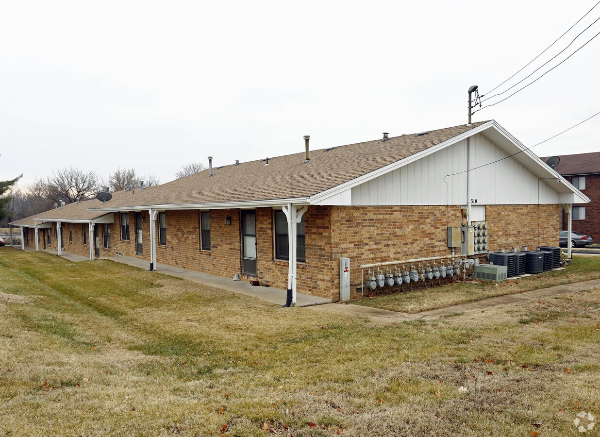 Oak Lawn - Oak Lawn Apartments