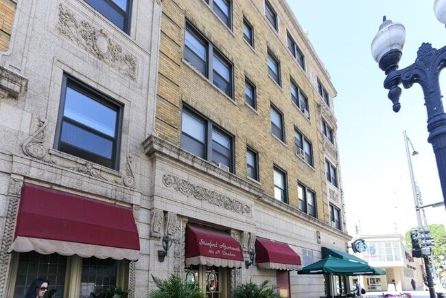 Building Photo - 1023 N Dearborn St Unit 313