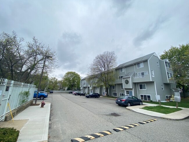 Building Photo - 148 N Beacon St Unit A2