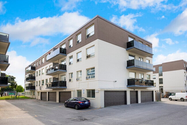 Photo - 3894 Bathurst St