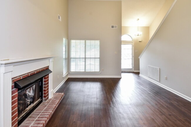 Photo - 5885 Southridge Dr