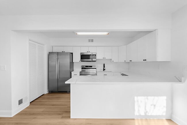 Photo - 615 Bywater Rd