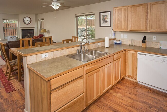 Photo - 139 SE Heyburn St