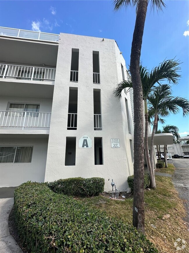 Building Photo - 7713 N Kendall Dr Unit A314 Rental