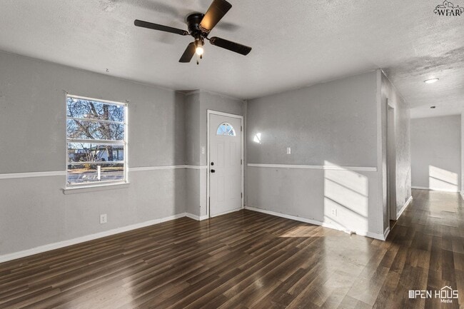 1411 Deville St