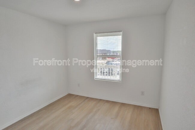 Photo - 5950 Frisbee Path