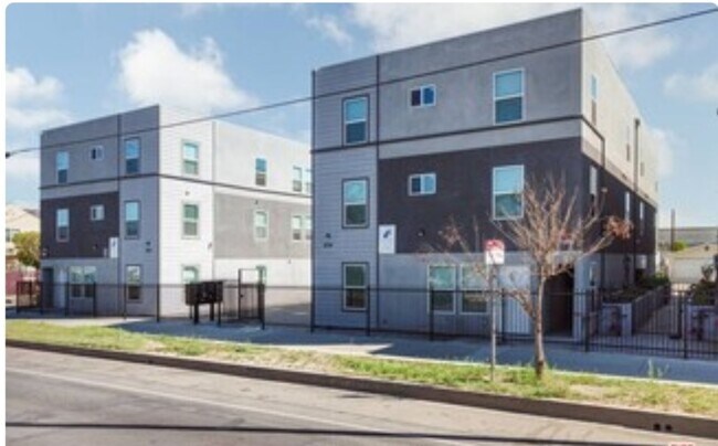 Photo - 8744 S Figueroa St Unit Apartment