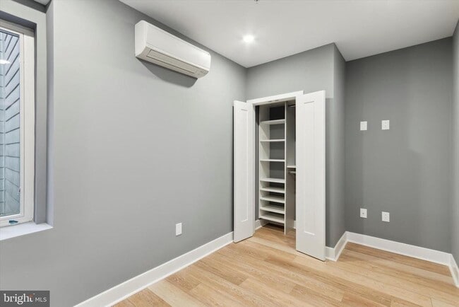 Building Photo - 1615 Poplar St Unit 2 Rental