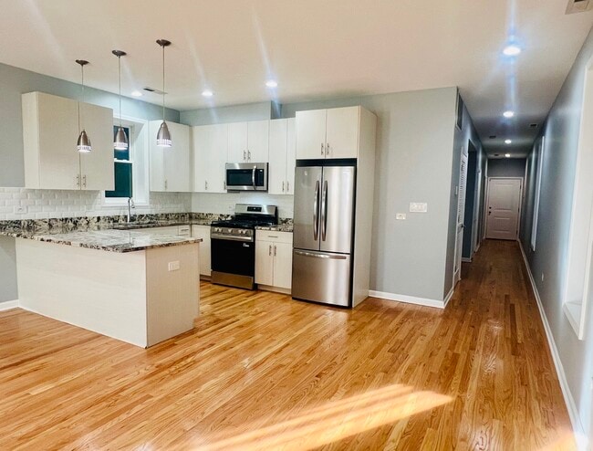 Photo - 1750 W Cermak Rd Unit B