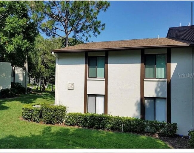 Building Photo - 1724 Pine Ridge Way W Unit B1 Rental