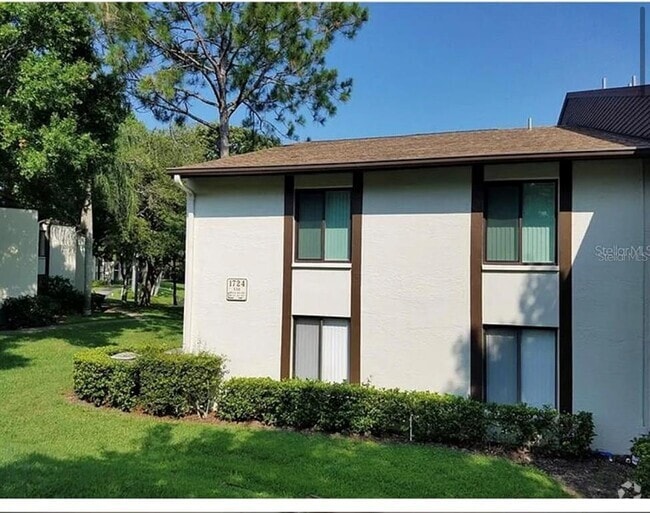 Building Photo - 1724 Pine Ridge Way W Unit B1 Rental