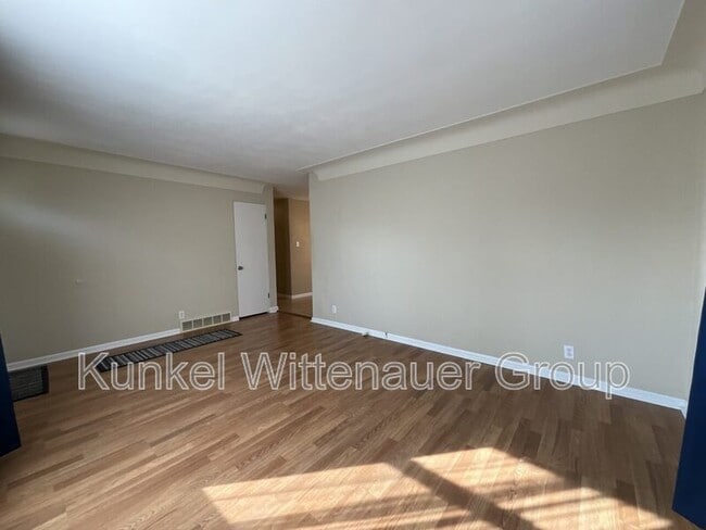 Photo - 221 Gilbert St