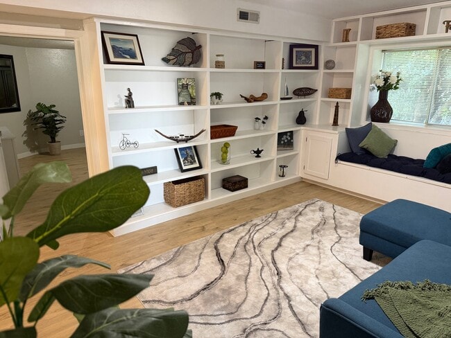 Photo - 1303 Highcrest Dr