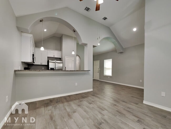 Photo - 16931 W Juneau St