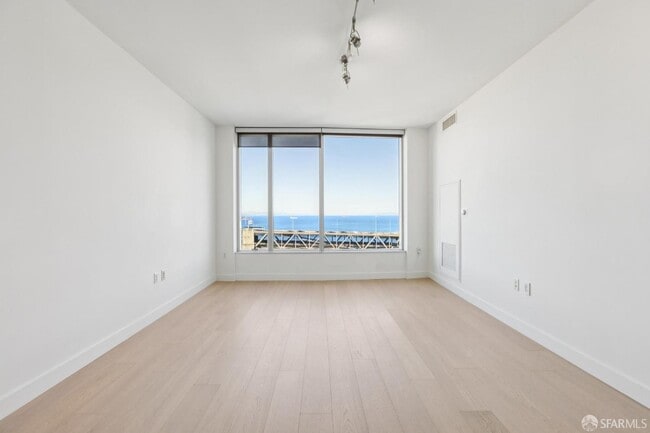 Photo - 338 Spear St