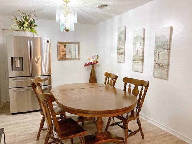 Photo - 3033 Parkwood Dr Unit 1