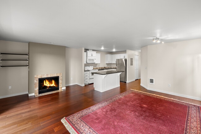 Building Photo - 3043 14th Ave W Unit #B