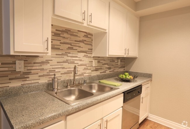 Building Photo - Tustin View Rental